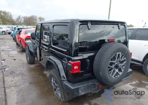 2025 Jeep Wrangler 4-Door Sahara 4X4 z USA, uszkodzony, nr VIN 1C4PJXEN4SW573900